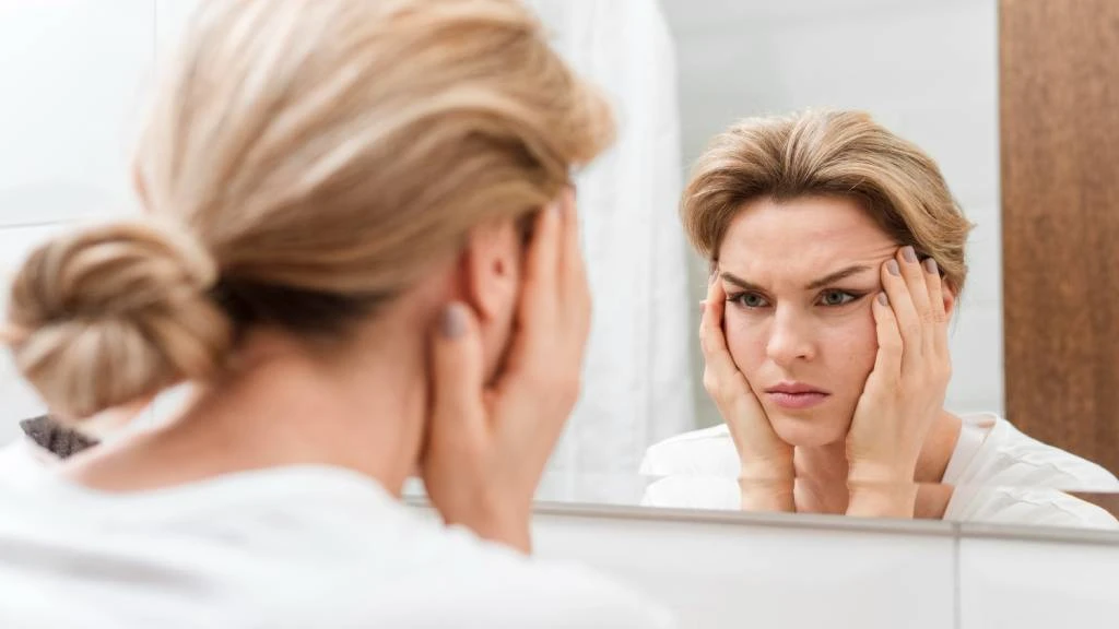 Какие привычки ускоряют старение кожи и как их изменить?